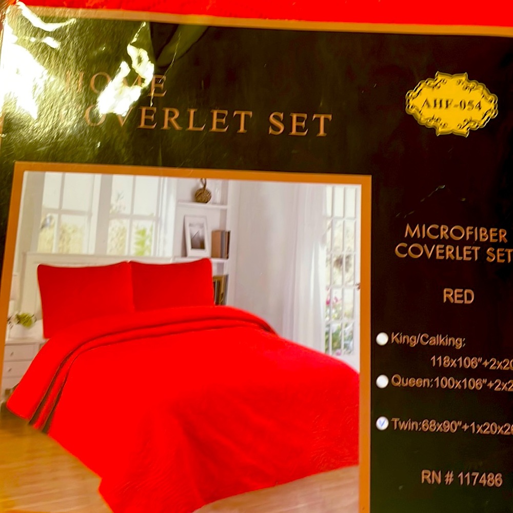 Home Coverlet set  2 pcs Color: Red    TWIN: 68 X 90” + 1 X 20 x 26” NEW